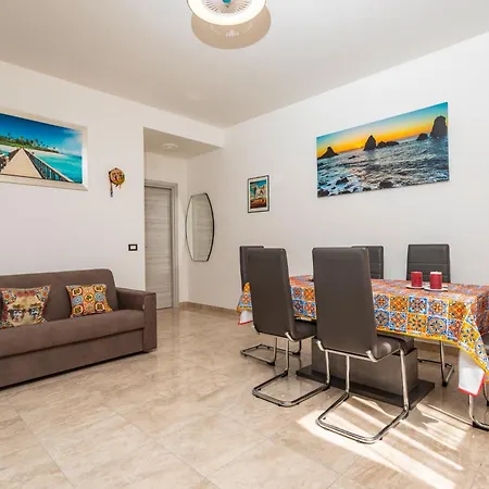 Casa Penelope - Faraglioni Villa Aci Castello